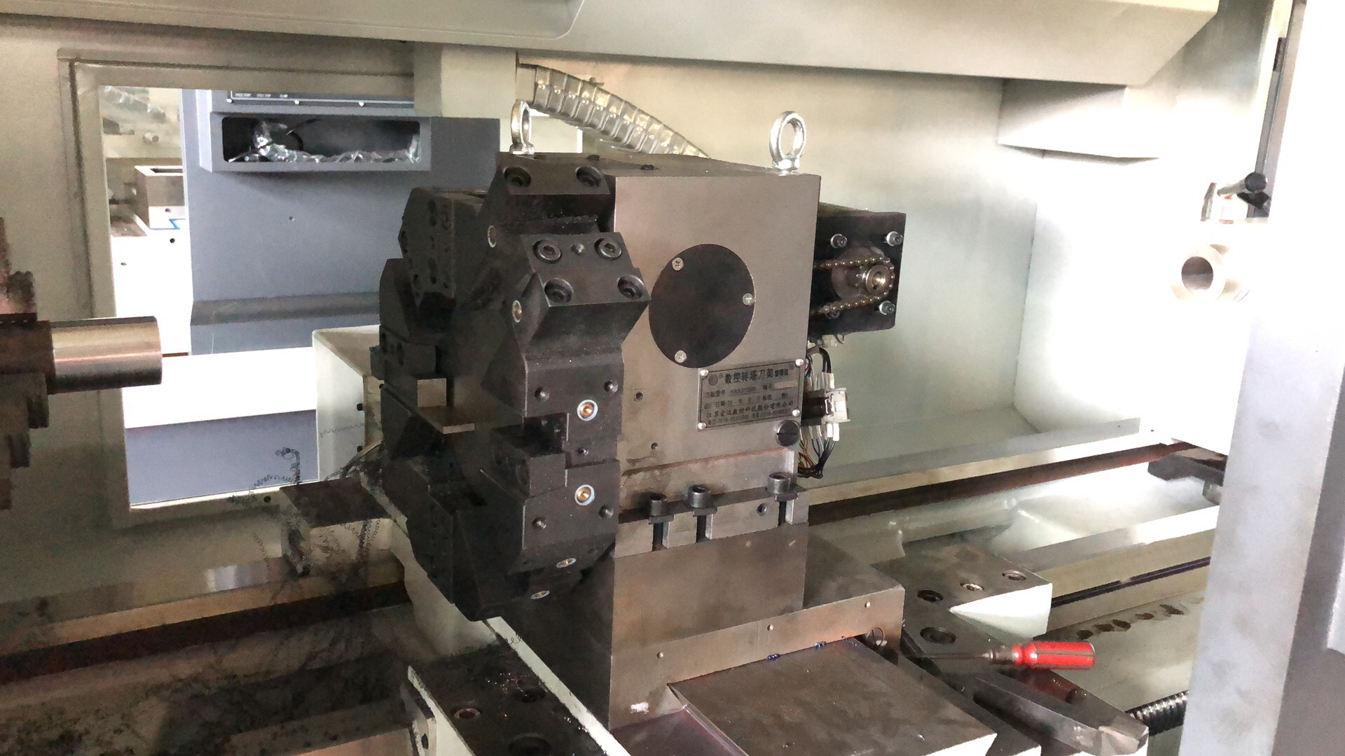 การเปรียบเทียบข้อดีและข้อเสียของระบบจับยึดเครื่องมือกลึง CNC แบบแร็คและแบบป้อมปืน ระบบจับยึดเครื่องมือกลึง CNC แบบโครงสร้างยึดขนานหลายตัว